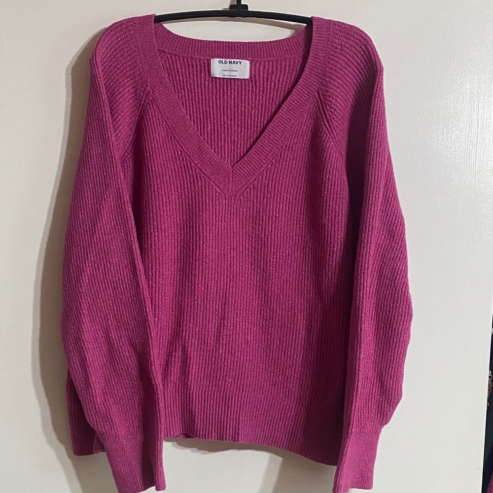 Old Navy Women's V-Neck Sweater in Magenta